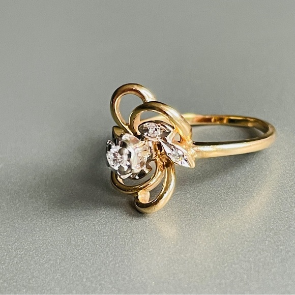 10k Yellow Gold Natural Diamond Swirl Design Vintage Ring - Picture 7 of 12